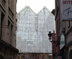 Fake facade